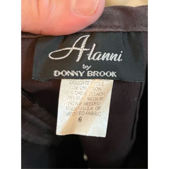 Alanni by Donny Brooke Brown Cotton Mini Skirt Pink Grosgrain Ribbon. Size 6 - Picture 2 of 5